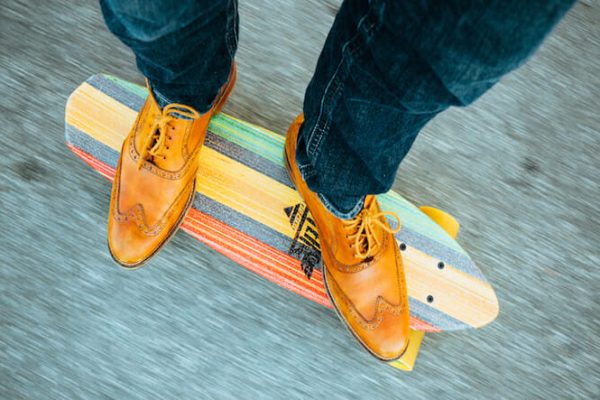 feet-hipster-longboard-skateboard